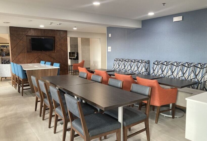 فندق Holiday Inn Express & Suites Port Washington, An Ihg