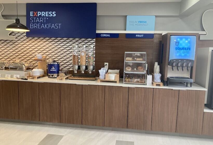 فندق Holiday Inn Express & Suites Port Washington, An Ihg