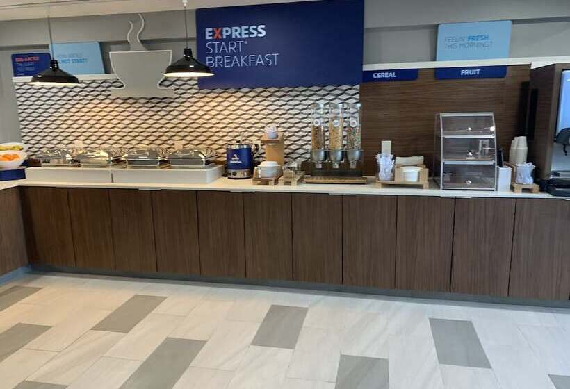 فندق Holiday Inn Express & Suites Port Washington, An Ihg