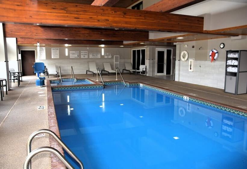 فندق Holiday Inn Express & Suites Port Washington, An Ihg