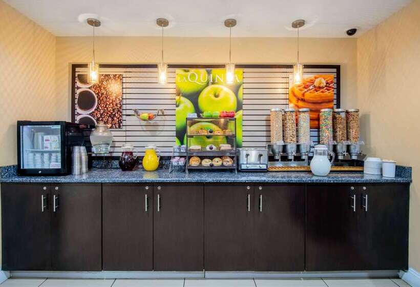 בית מלון כפרי La Quinta Inn & Suites By Wyndham Elkview  Charleston Ne