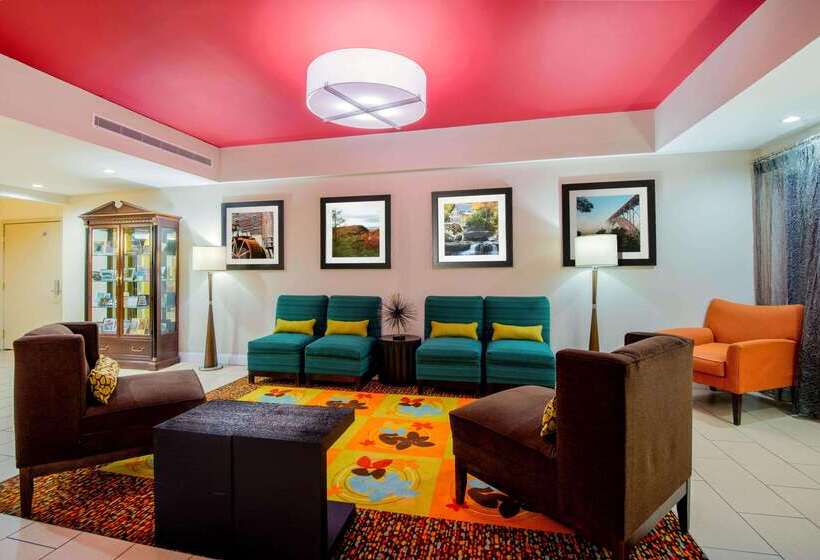 فندق La Quinta Inn & Suites By Wyndham Elkview  Charleston Ne