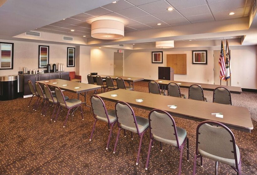 فندق La Quinta Inn & Suites By Wyndham Elkview  Charleston Ne