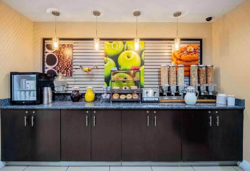 فندق La Quinta Inn & Suites By Wyndham Elkview  Charleston Ne