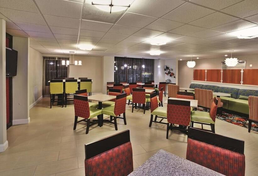 בית מלון כפרי La Quinta Inn & Suites By Wyndham Elkview  Charleston Ne