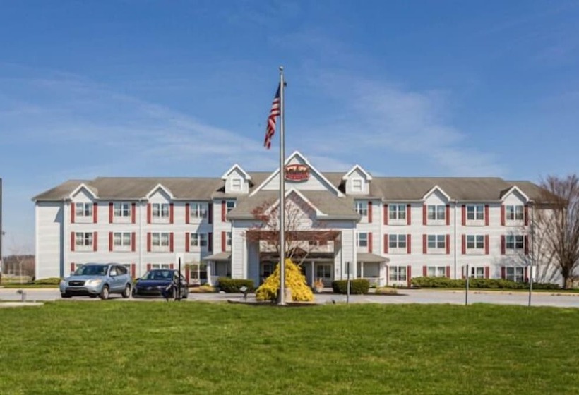 هتل Lancaster Inn & Suites
