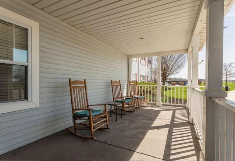 هتل Lancaster Inn & Suites