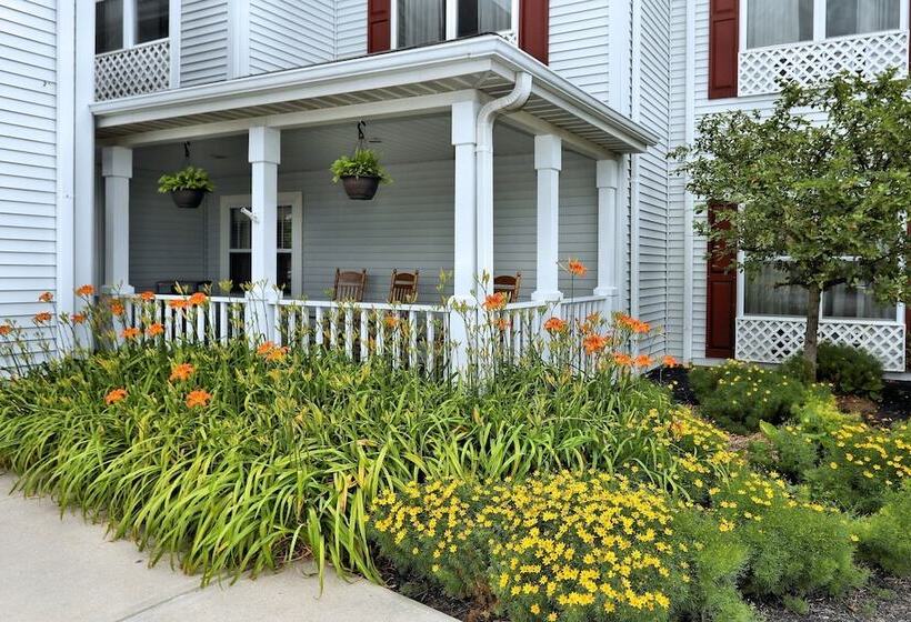 هتل Lancaster Inn & Suites