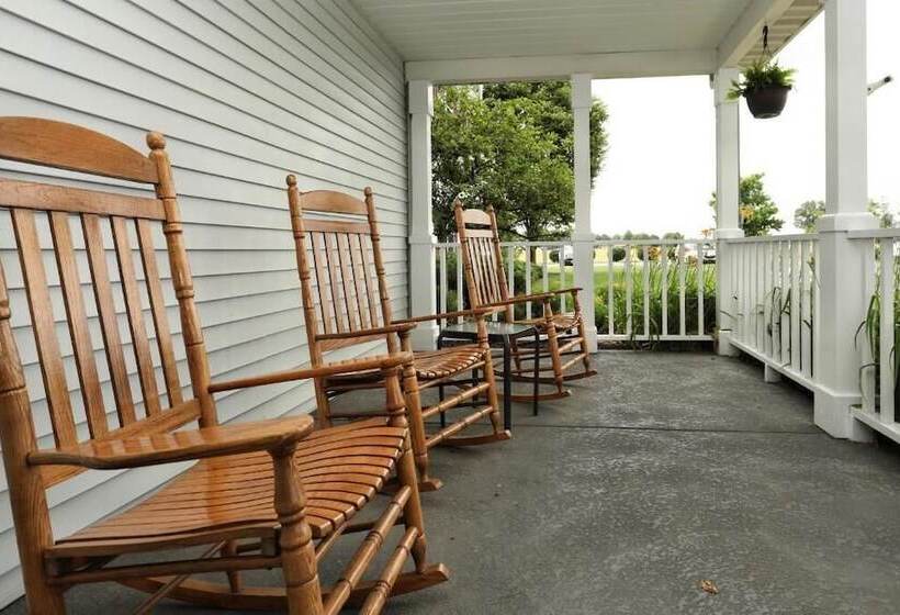 هتل Lancaster Inn & Suites