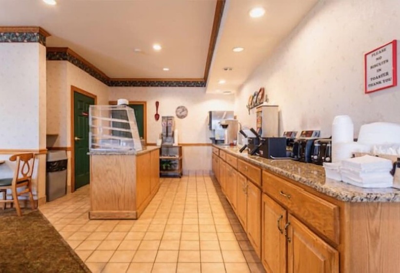 هتل Lancaster Inn & Suites