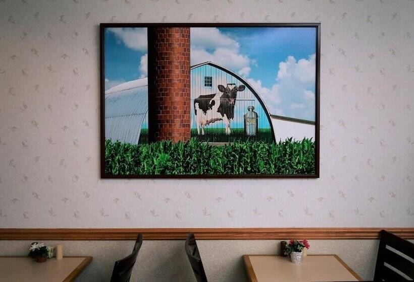 هتل Lancaster Inn & Suites