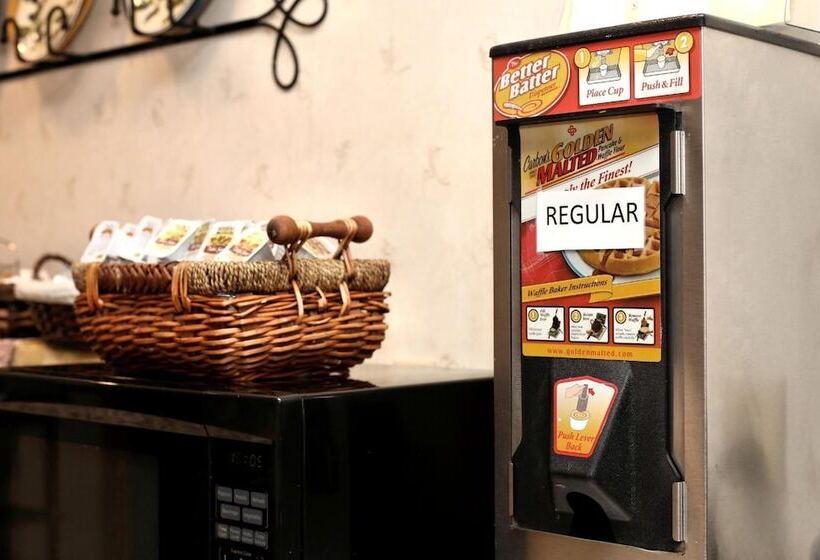 هتل Lancaster Inn & Suites