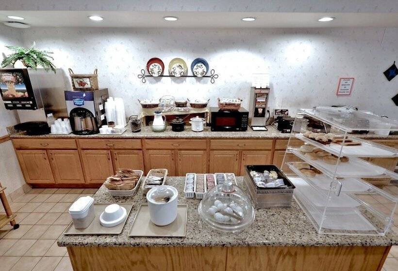 هتل Lancaster Inn & Suites