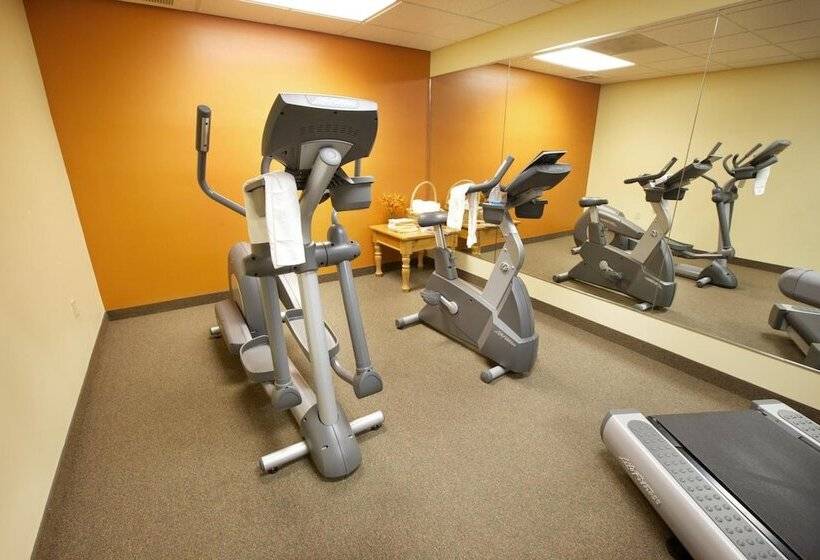 هتل Lancaster Inn & Suites