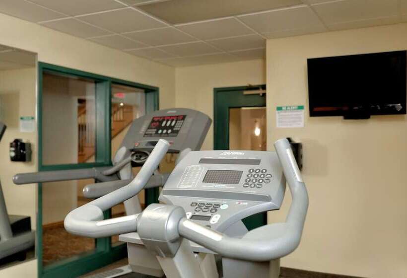 هتل Lancaster Inn & Suites