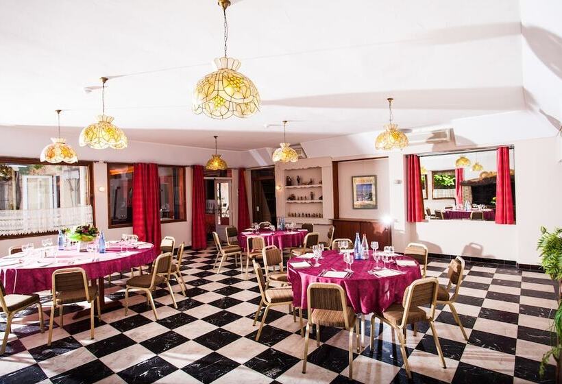 호텔 Logis Vignes Blanches Hôtel Cosy Et Restaurant De Terroir