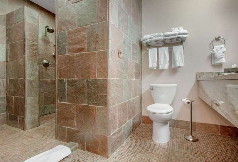 Norfolk Lodge & Suites, Ascend Hotel Collection