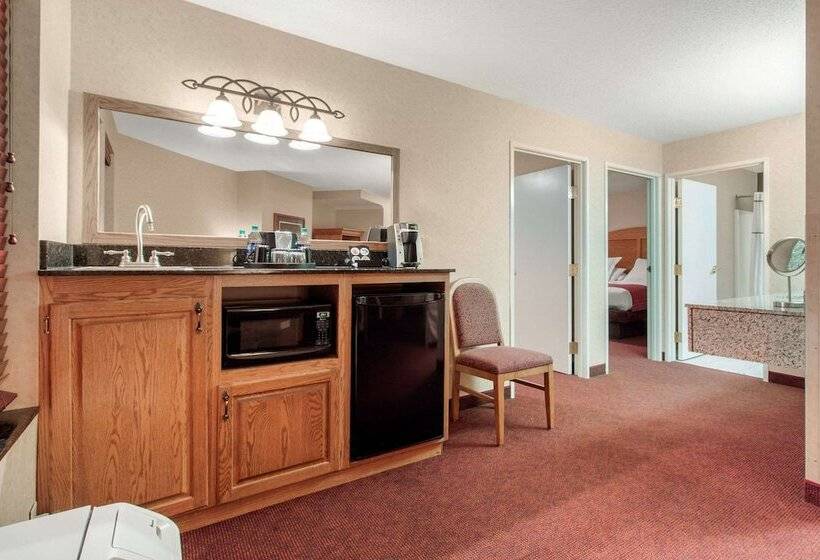 Norfolk Lodge & Suites, Ascend Hotel Collection