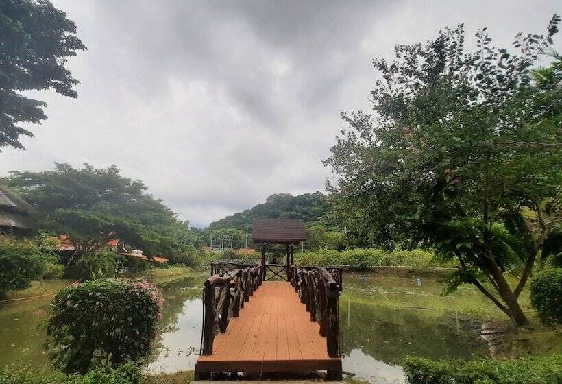 בית מלון כפרי Phi Phi Natural Resort