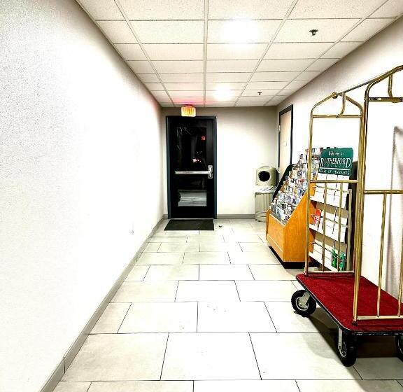 فندق Radiant Inn And Suites