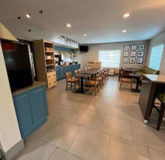 فندق Radiant Inn And Suites