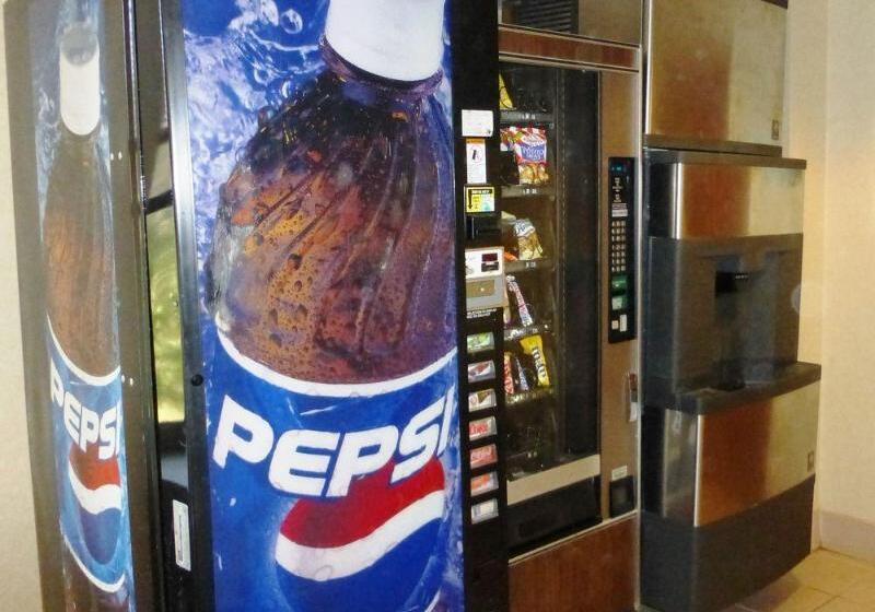 فندق Red Roof Inn & Suites Newnan