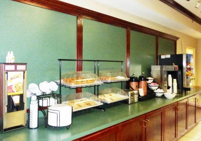 فندق Red Roof Inn & Suites Newnan