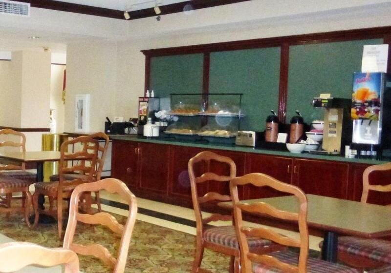 فندق Red Roof Inn & Suites Newnan