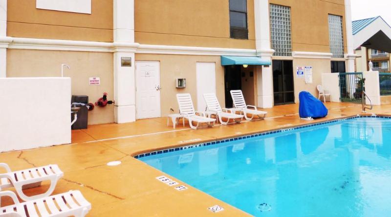 فندق Red Roof Inn & Suites Newnan