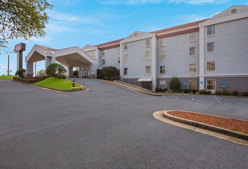 فندق Red Roof Inn & Suites Newnan