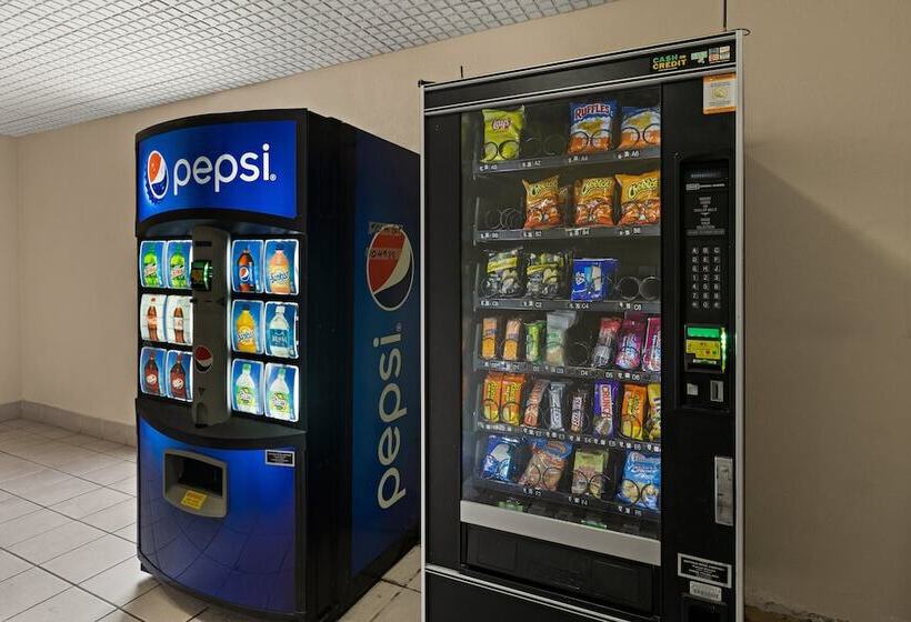 فندق Red Roof Inn & Suites Newnan