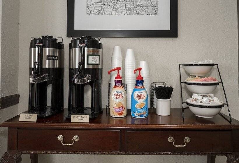 فندق Red Roof Inn & Suites Newnan