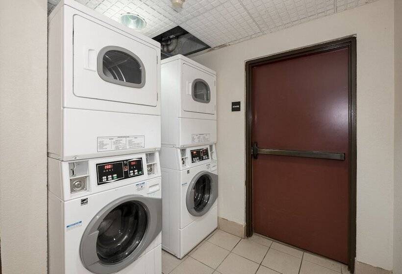 فندق Red Roof Inn & Suites Newnan