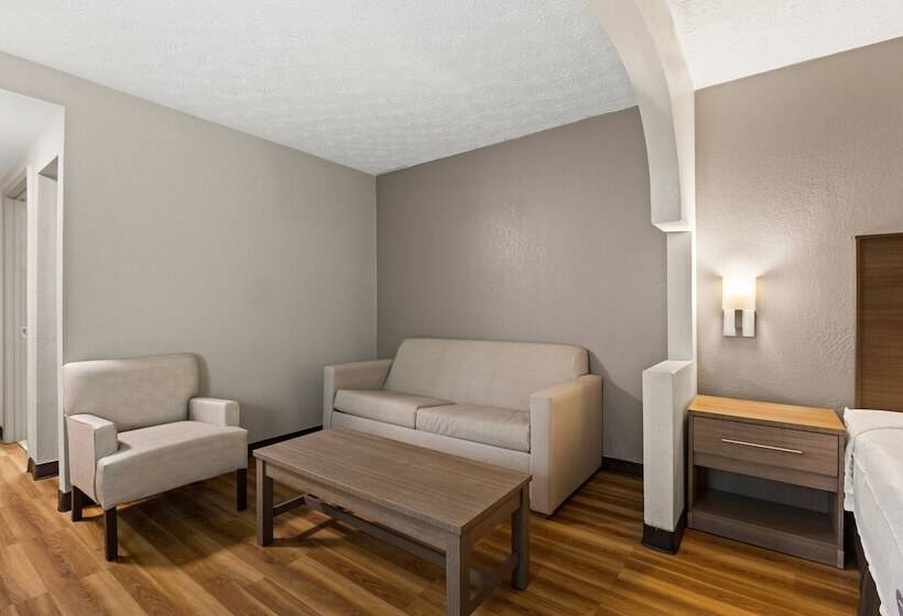 فندق Red Roof Inn & Suites Newnan