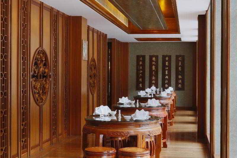 Отель Sheraton Jiuzhaigou Resort