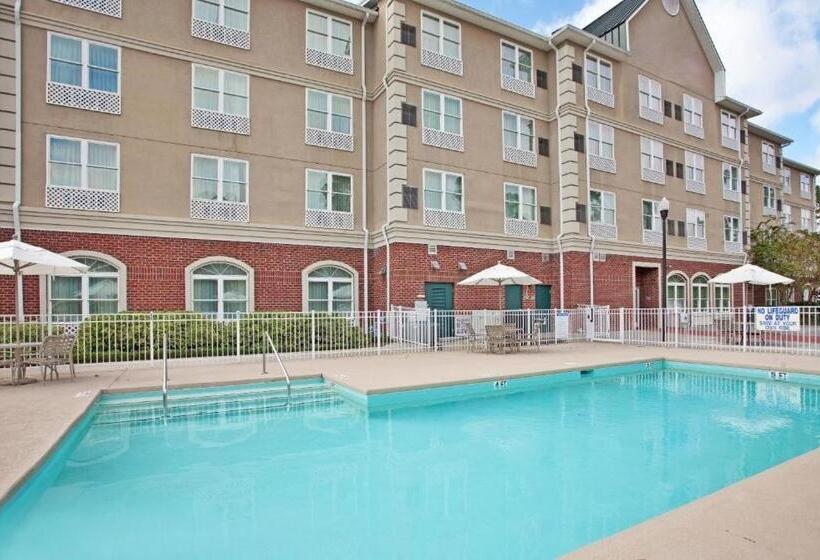 فندق Summerville Park Inn