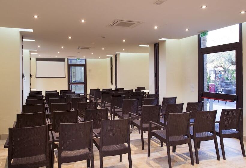 בית מלון כפרי Voi  Floriana Resort