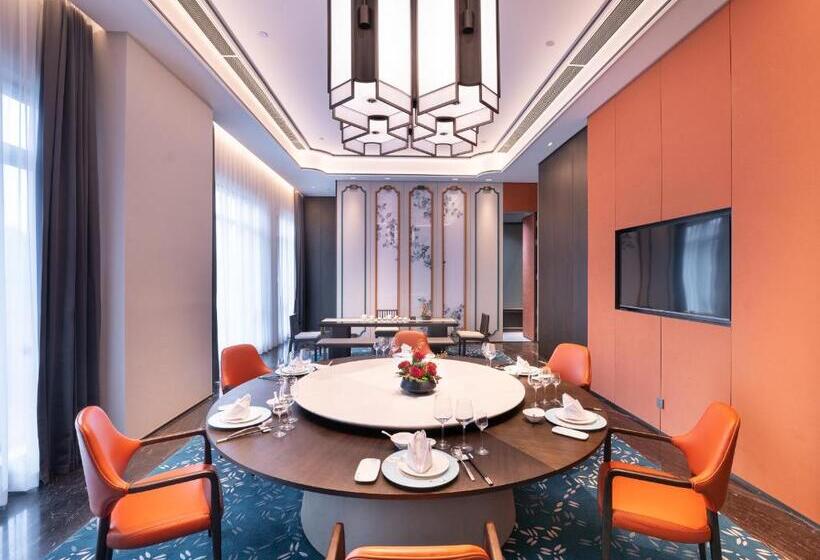 Kingdom Hotel   Free Three Meals