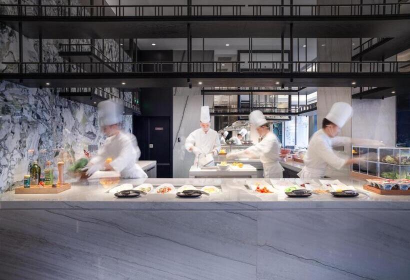 Kingdom Hotel   Free Three Meals