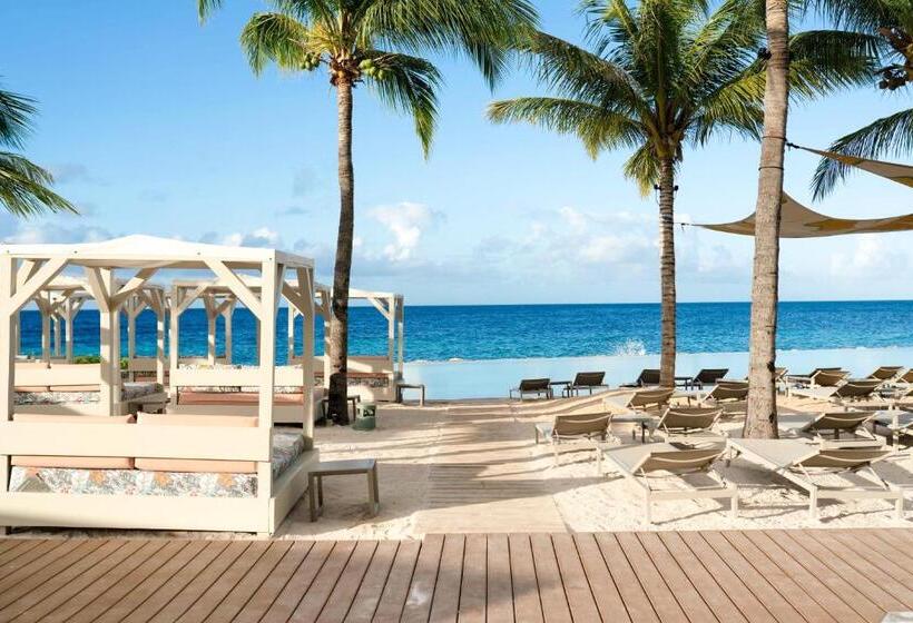 Papagayo Beach Resort