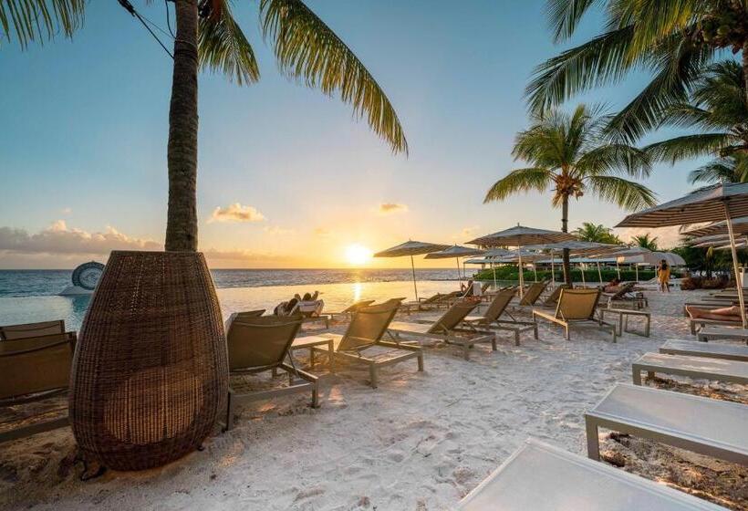 Papagayo Beach Resort