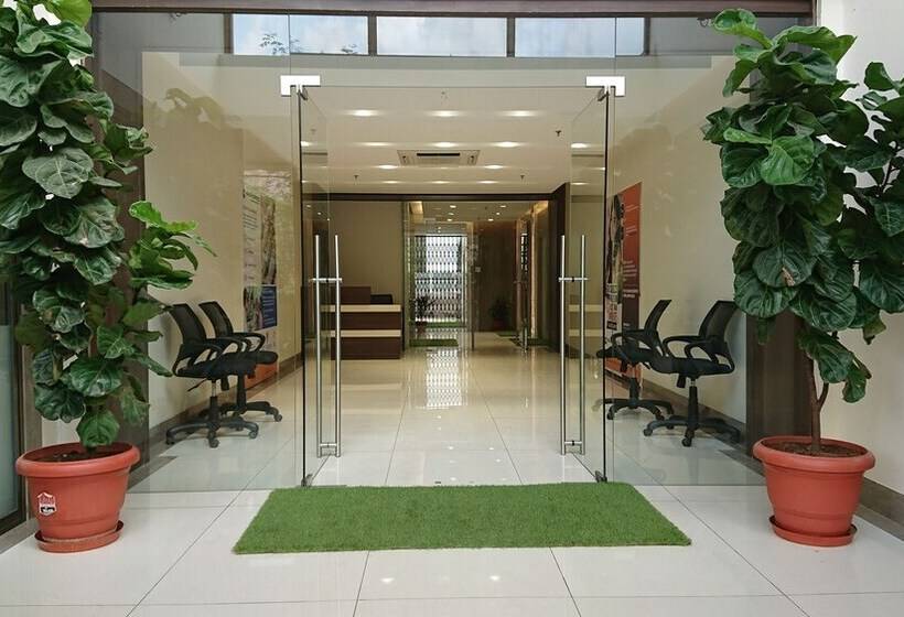 Отель Crystal Urban Park