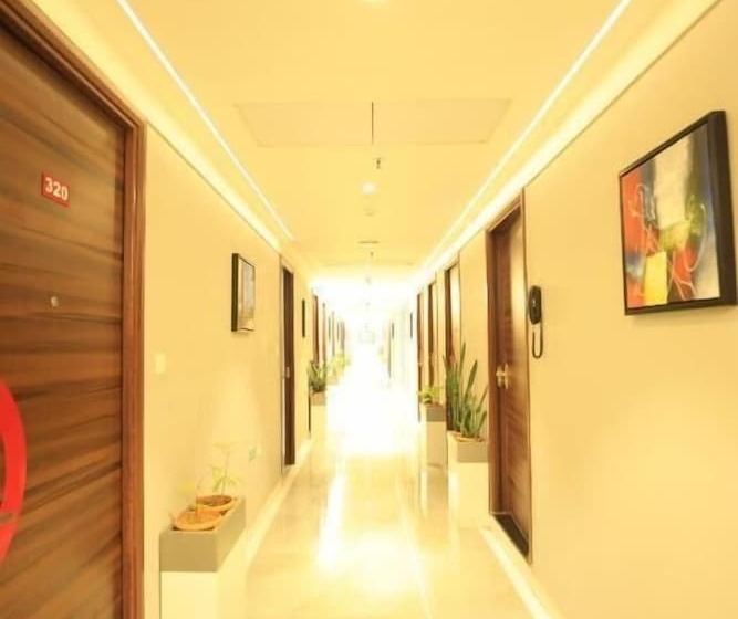 Отель Crystal Urban Park