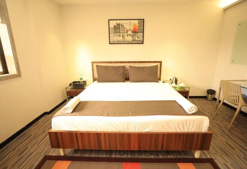 Отель Crystal Urban Park