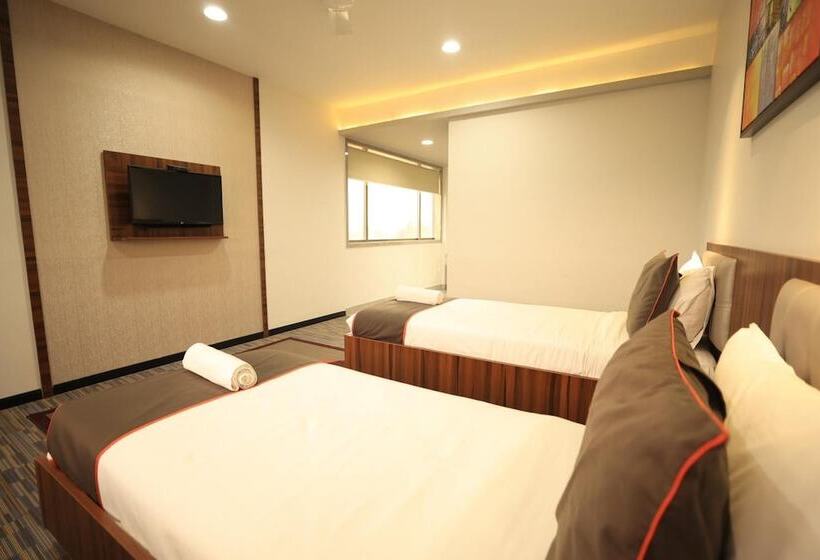 Отель Crystal Urban Park