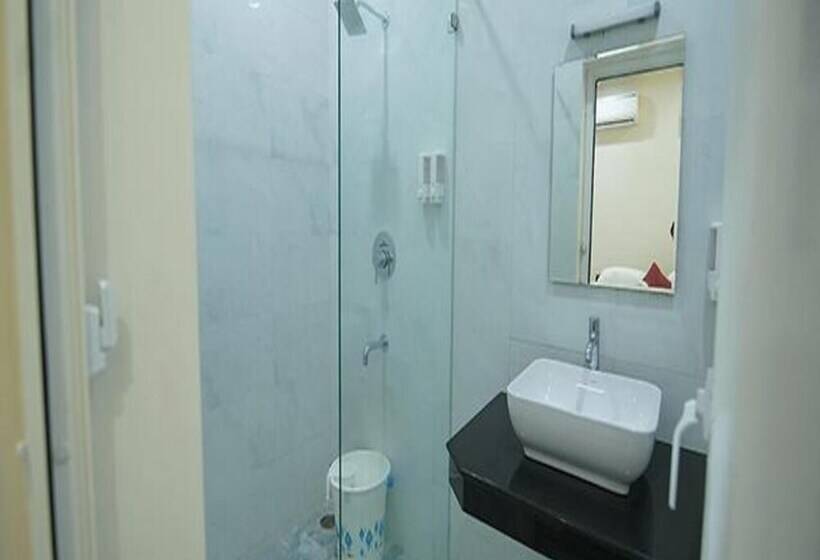 Отель Fab Chakkra Residency