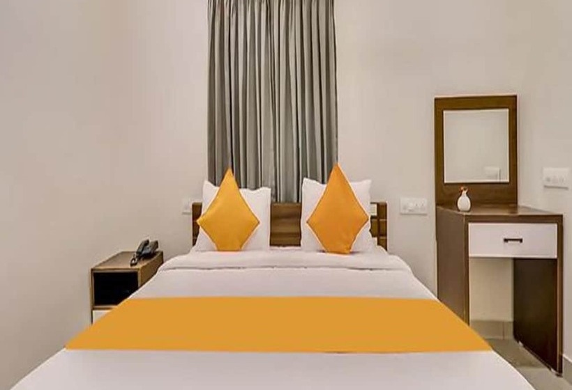 Отель Fab Chakkra Residency