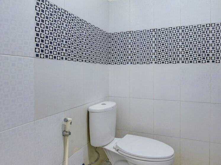 هتل Oyo 4010 Zaara Guest House Syariah