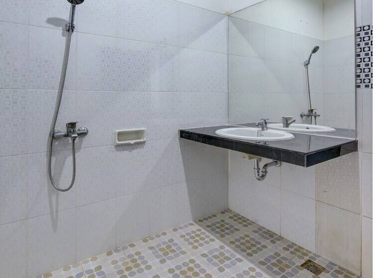 בית מלון כפרי Oyo 4010 Zaara Guest House Syariah