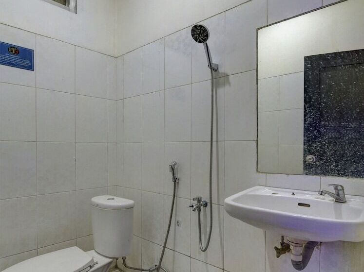 בית מלון כפרי Oyo 4010 Zaara Guest House Syariah